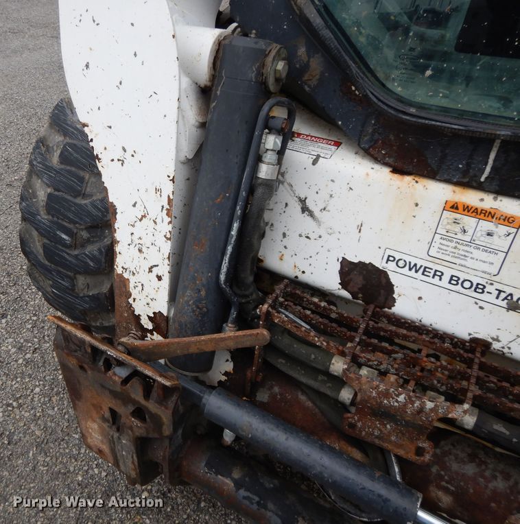 image for item DF5223 2010 Bobcat S650  skid steer loader