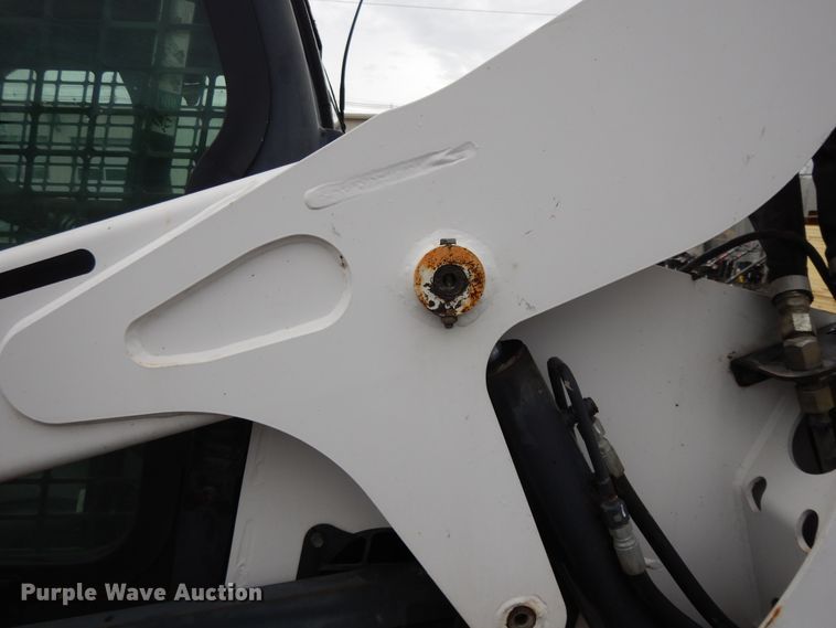 image for item DF5223 2010 Bobcat S650  skid steer loader