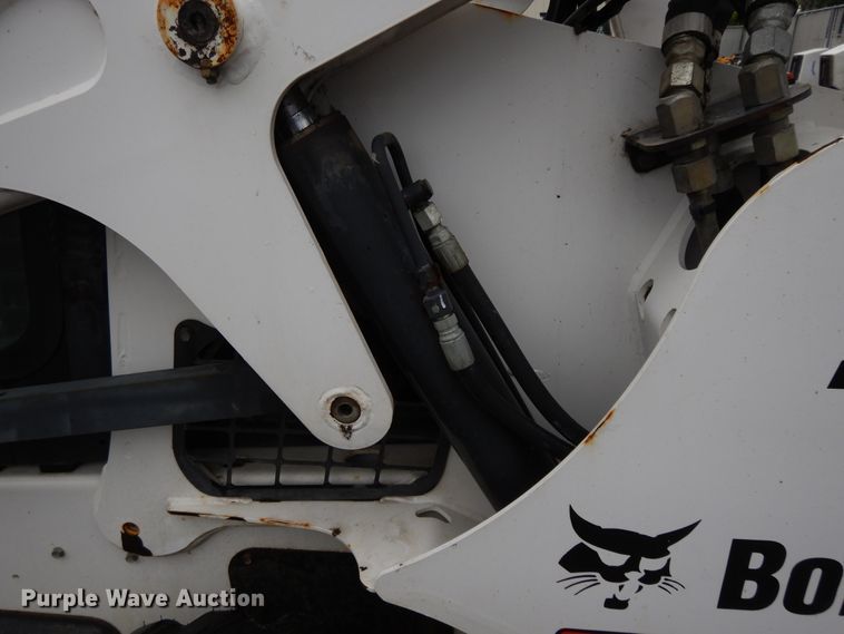 image for item DF5223 2010 Bobcat S650  skid steer loader