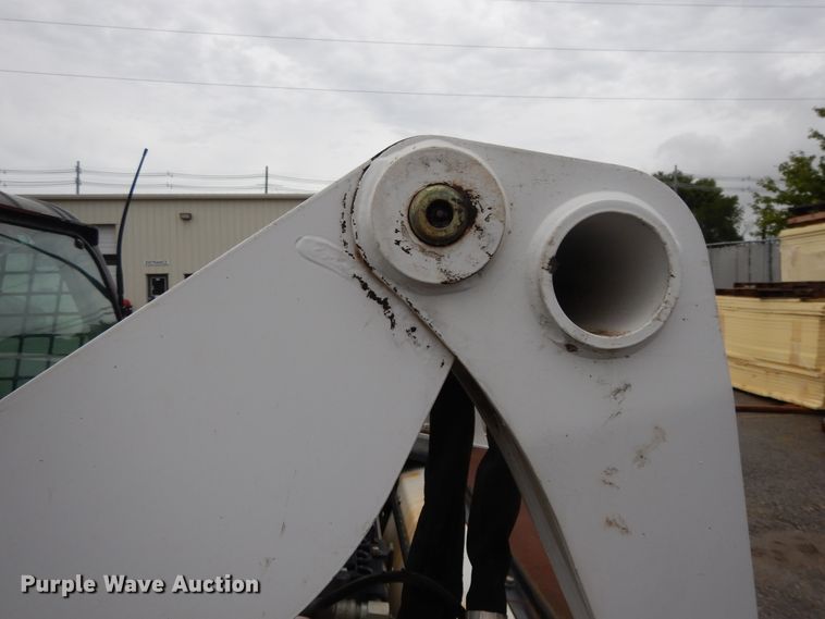 image for item DF5223 2010 Bobcat S650  skid steer loader