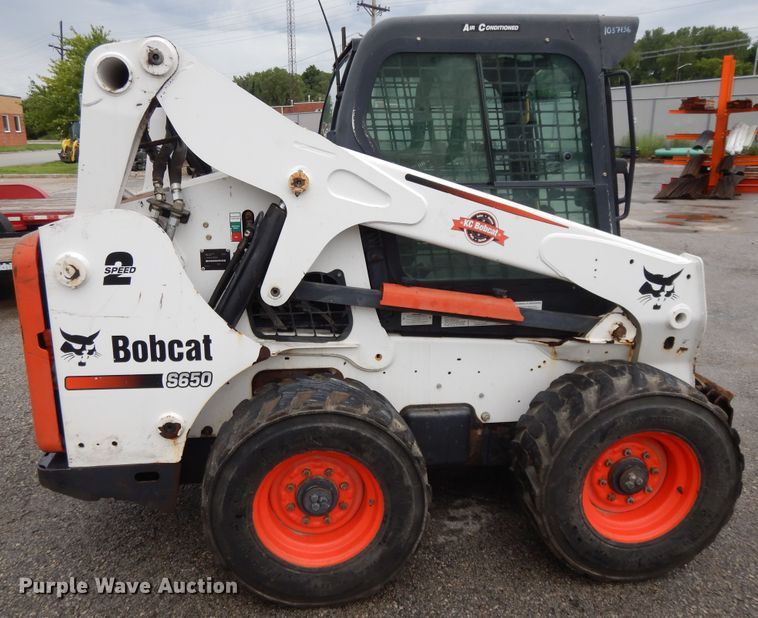 image for item DF5223 2010 Bobcat S650  skid steer loader