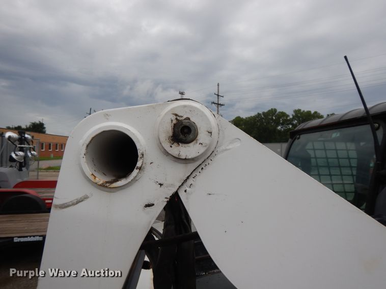 image for item DF5223 2010 Bobcat S650  skid steer loader