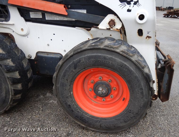image for item DF5223 2010 Bobcat S650  skid steer loader