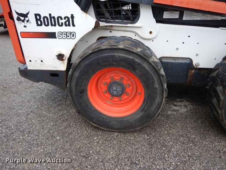 image for item DF5223 2010 Bobcat S650  skid steer loader
