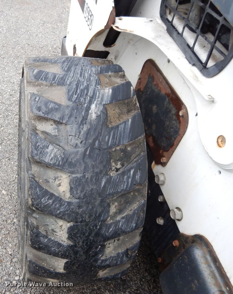 image for item DF5223 2010 Bobcat S650  skid steer loader