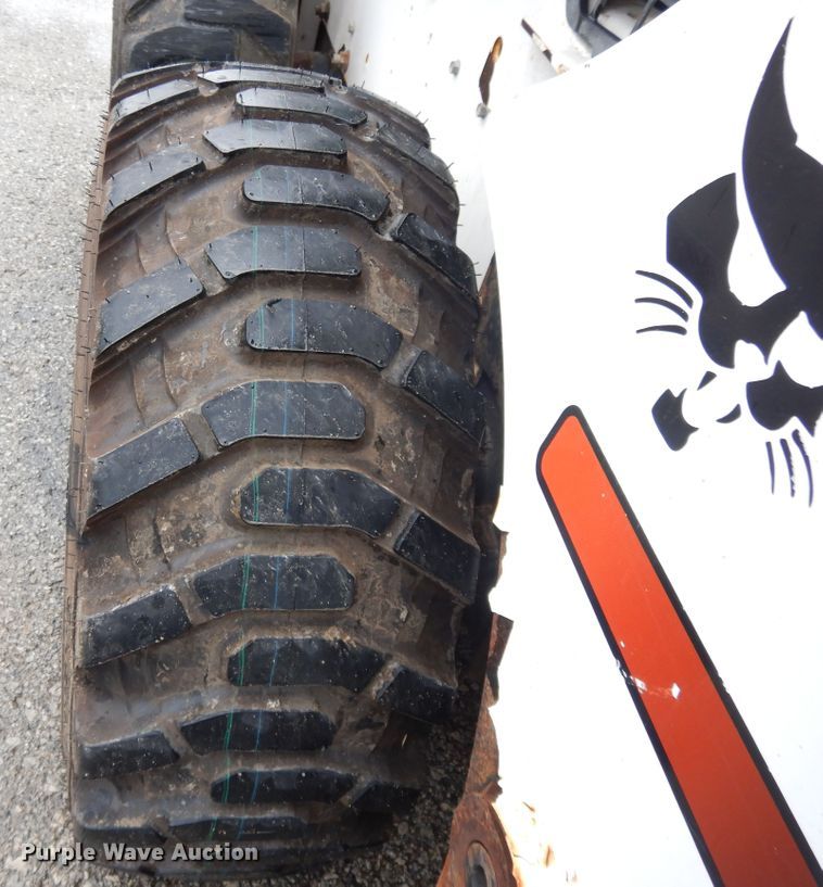 image for item DF5223 2010 Bobcat S650  skid steer loader