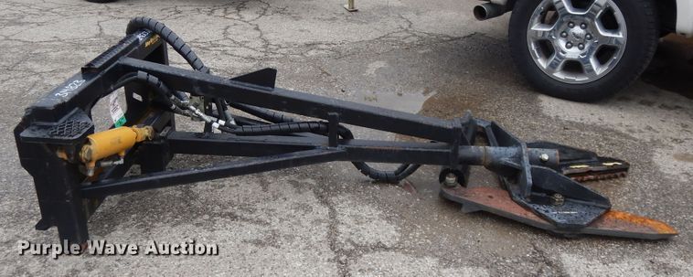 image for item DF5224 2017 Sidney skid steer tree shear