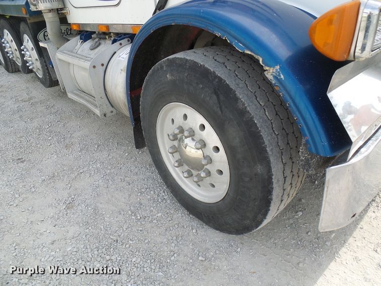 image for item DG1954 1992 Peterbilt 378  dump truck