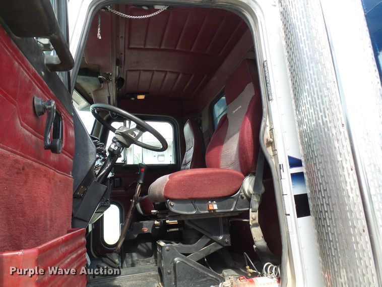 image for item DG1954 1992 Peterbilt 378  dump truck