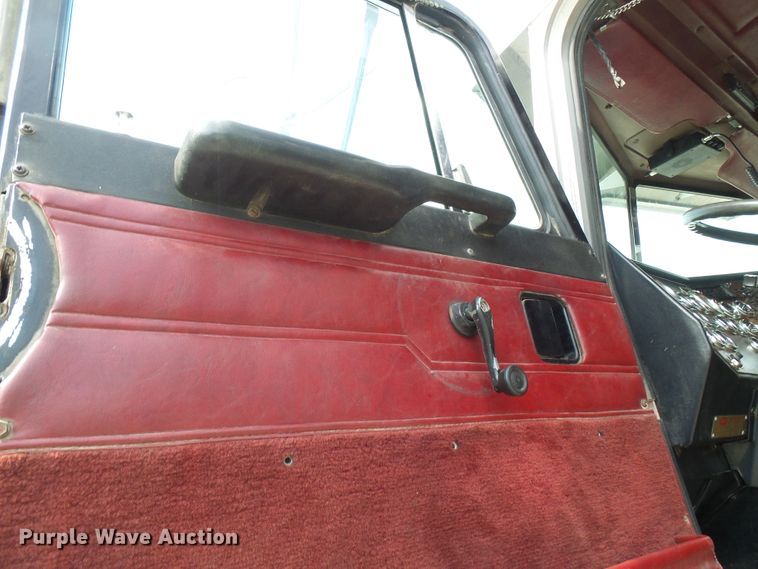 image for item DG1954 1992 Peterbilt 378  dump truck