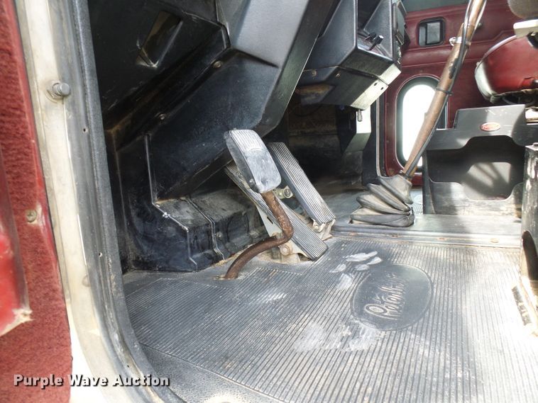 image for item DG1954 1992 Peterbilt 378  dump truck