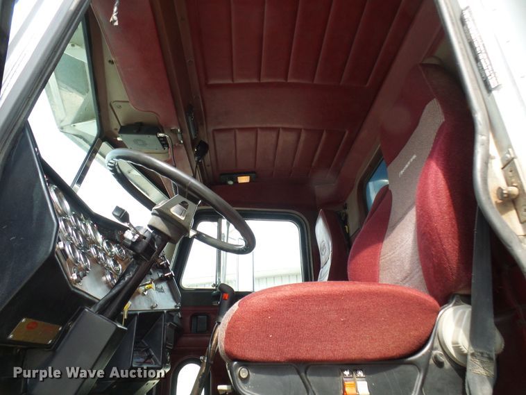 image for item DG1954 1992 Peterbilt 378  dump truck