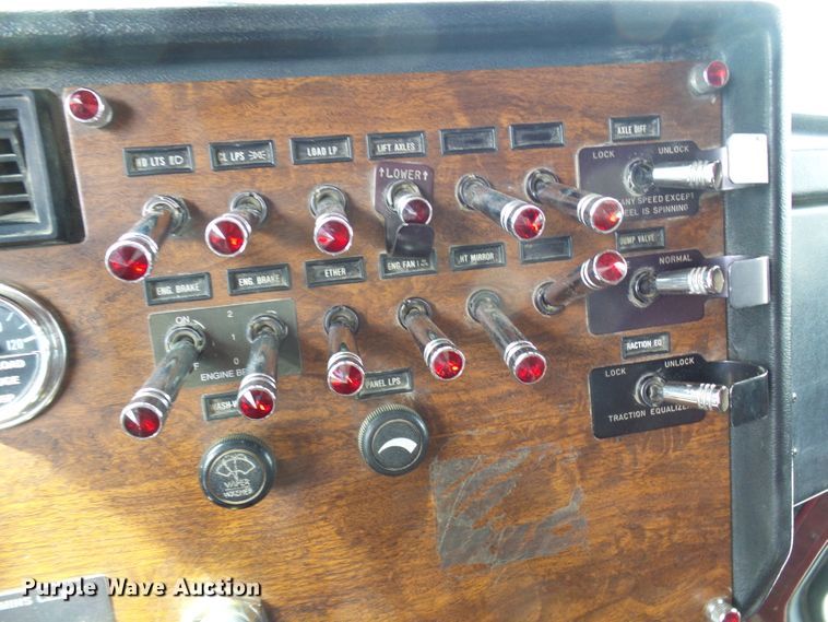 image for item DG1954 1992 Peterbilt 378  dump truck