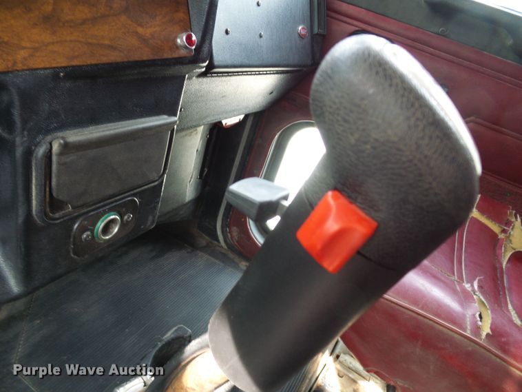 image for item DG1954 1992 Peterbilt 378  dump truck