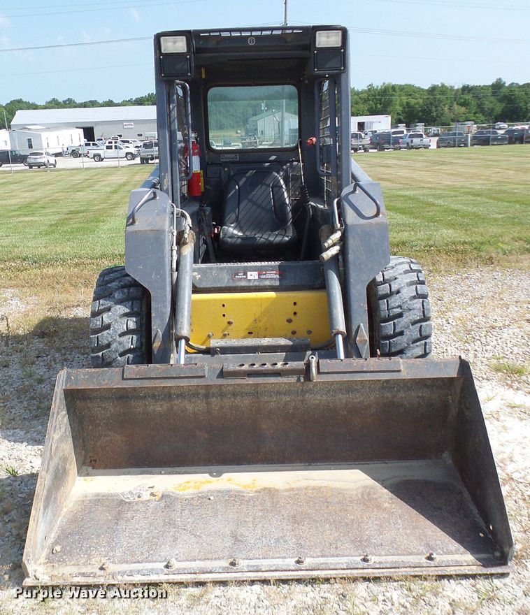 image for item DG1964 2000 New Holland LS170  skid steer loader