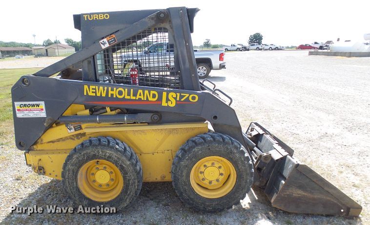 image for item DG1964 2000 New Holland LS170  skid steer loader
