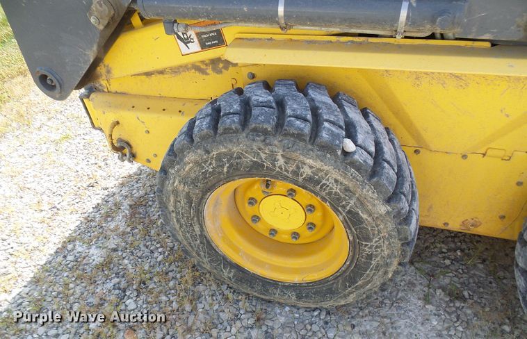 image for item DG1964 2000 New Holland LS170  skid steer loader