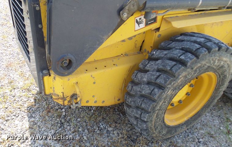 image for item DG1964 2000 New Holland LS170  skid steer loader