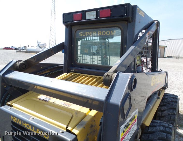 image for item DG1964 2000 New Holland LS170  skid steer loader