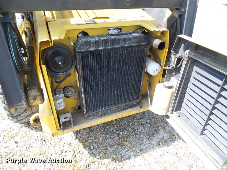 image for item DG1964 2000 New Holland LS170  skid steer loader