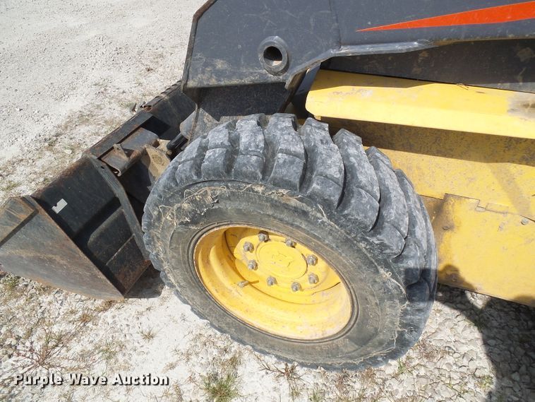 image for item DG1964 2000 New Holland LS170  skid steer loader