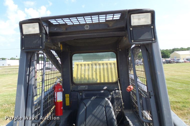 image for item DG1964 2000 New Holland LS170  skid steer loader