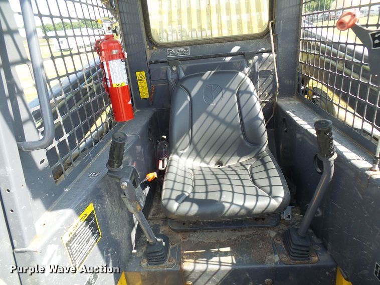 image for item DG1964 2000 New Holland LS170  skid steer loader