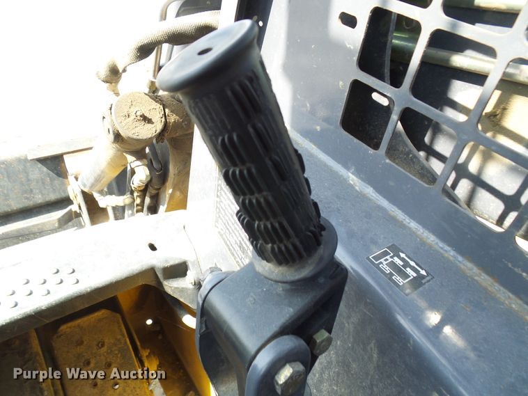 image for item DG1964 2000 New Holland LS170  skid steer loader