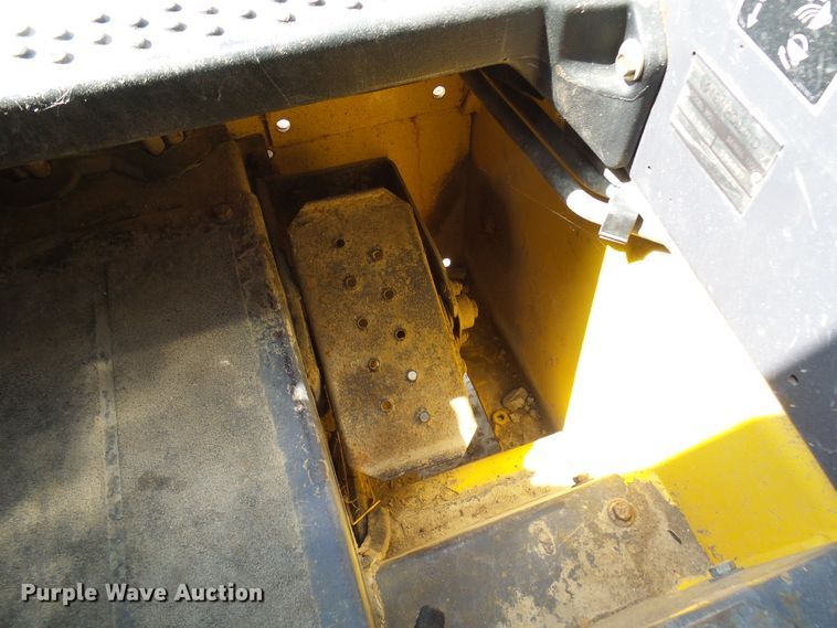 image for item DG1964 2000 New Holland LS170  skid steer loader