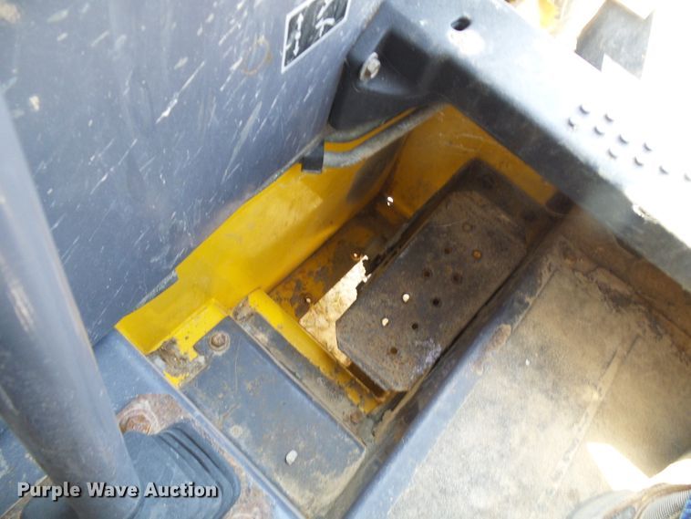 image for item DG1964 2000 New Holland LS170  skid steer loader