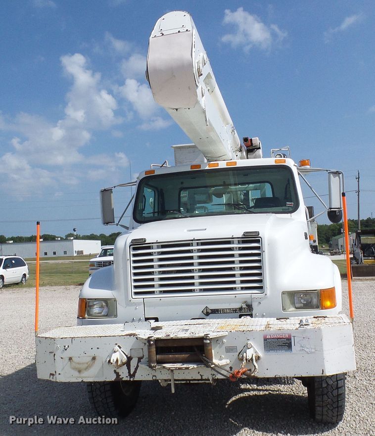 image for item DG1965 1997 International 4800  bucket truck