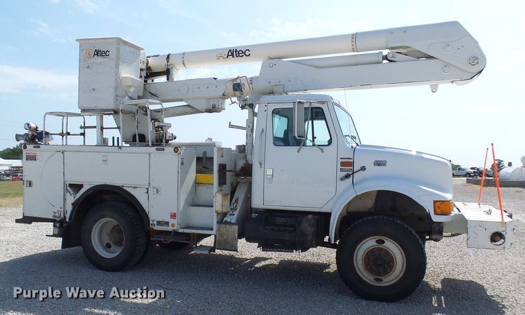 image for item DG1965 1997 International 4800  bucket truck