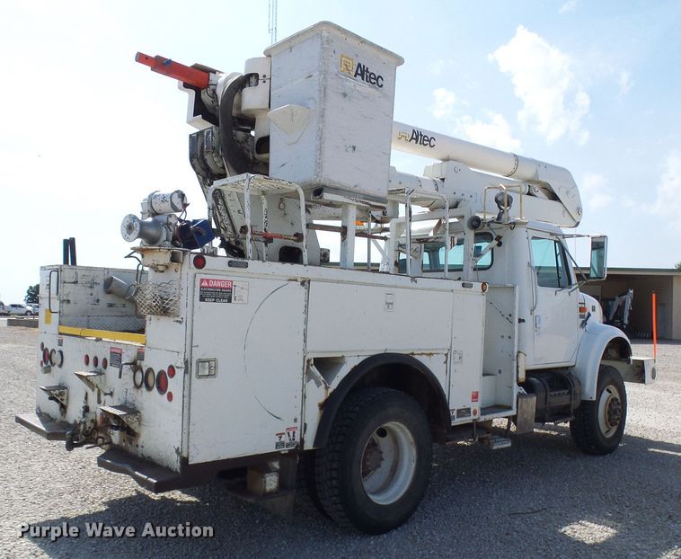 image for item DG1965 1997 International 4800  bucket truck