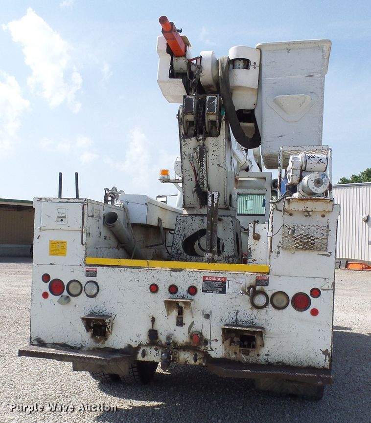image for item DG1965 1997 International 4800  bucket truck