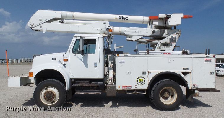 image for item DG1965 1997 International 4800  bucket truck