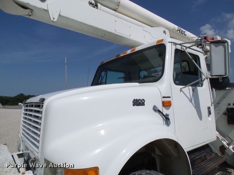image for item DG1965 1997 International 4800  bucket truck