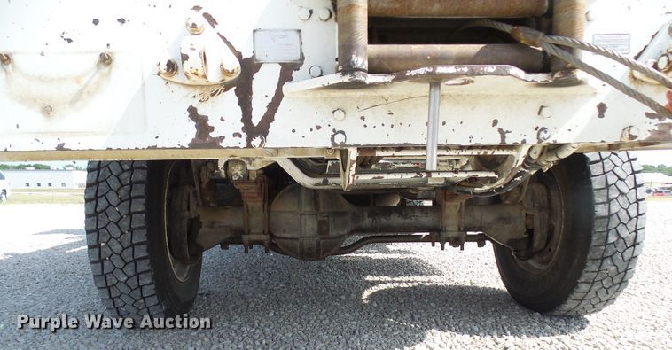 image for item DG1965 1997 International 4800  bucket truck