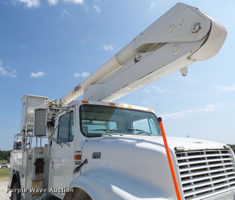 image for item DG1965 1997 International 4800  bucket truck