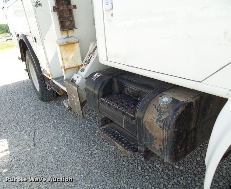 image for item DG1965 1997 International 4800  bucket truck