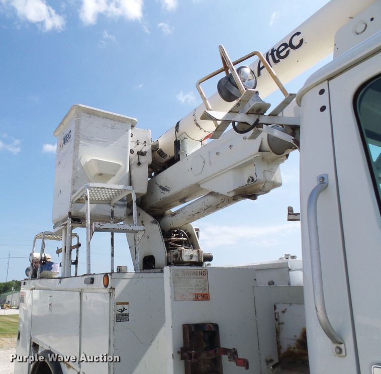 image for item DG1965 1997 International 4800  bucket truck