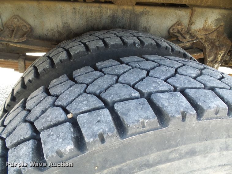 image for item DG1965 1997 International 4800  bucket truck