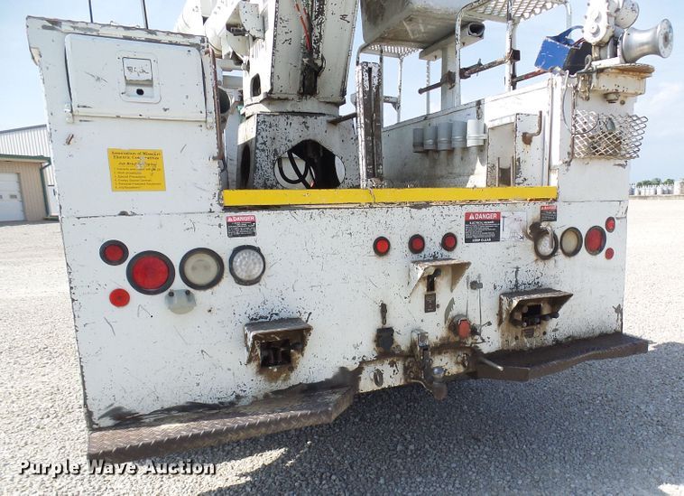 image for item DG1965 1997 International 4800  bucket truck