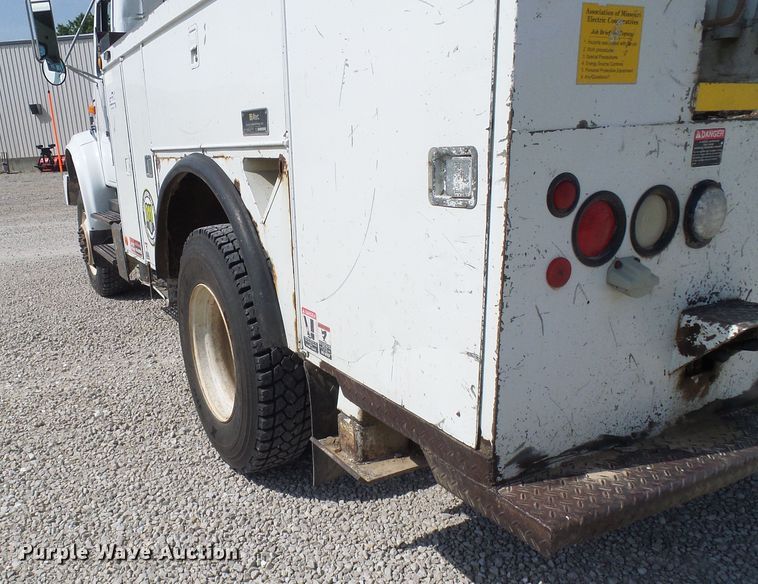 image for item DG1965 1997 International 4800  bucket truck