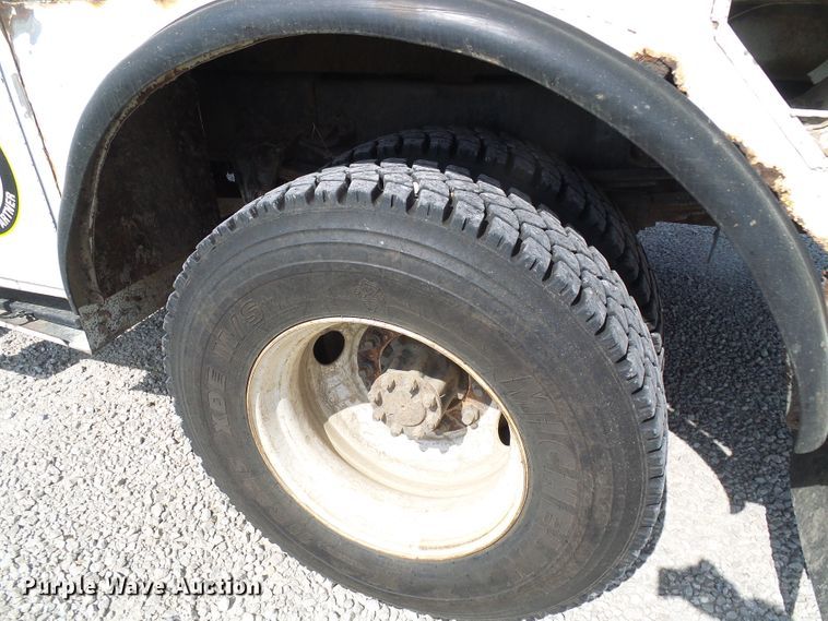 image for item DG1965 1997 International 4800  bucket truck