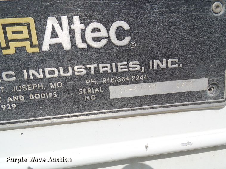 image for item DG1965 1997 International 4800  bucket truck