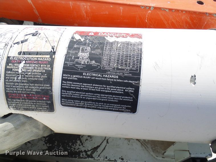 image for item DG1965 1997 International 4800  bucket truck