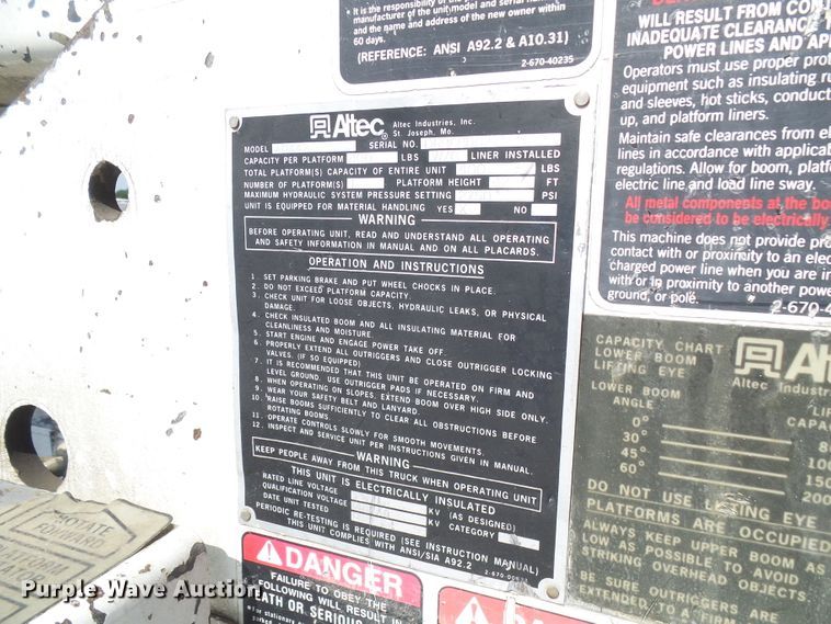 image for item DG1965 1997 International 4800  bucket truck