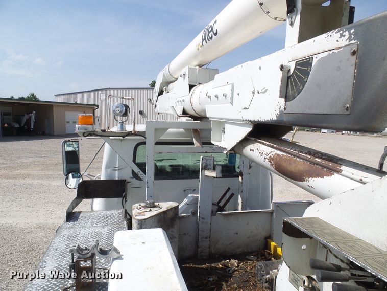 image for item DG1965 1997 International 4800  bucket truck