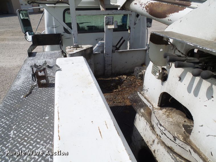 image for item DG1965 1997 International 4800  bucket truck