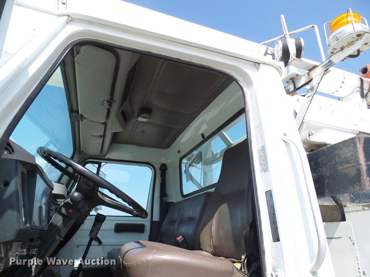 image for item DG1965 1997 International 4800  bucket truck
